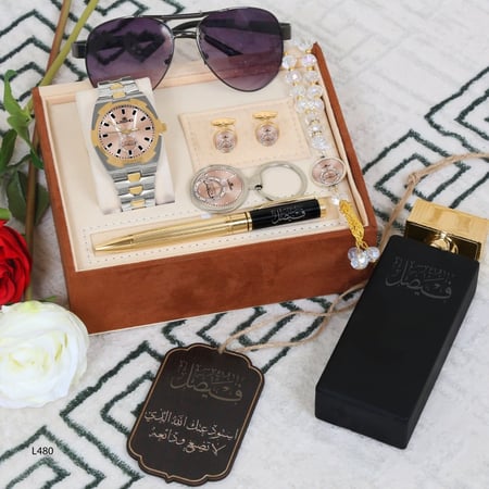 أطقم رجالية حديثة بساعة راقية وإكسسوارات مميزة بإسم من تحب