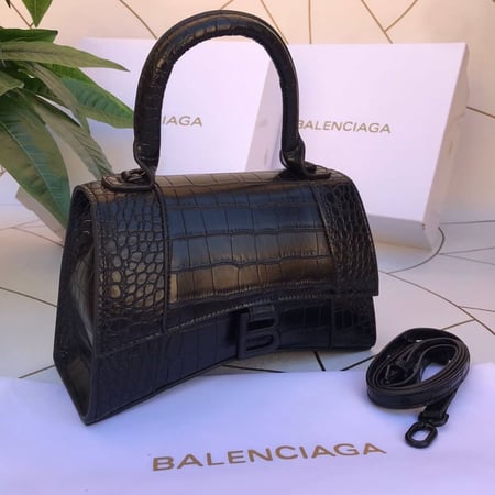 شنط ماركة بلنسياقا