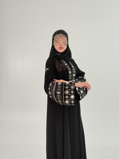 عباية غاديا بقماش كريب الابداع تدخيلات مخمل مطرز 1