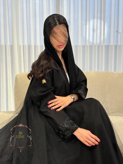 عباية شيري بقماش كريب الاناقة مع تل بشك