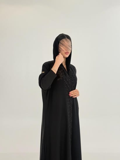 عباية وسين بقماش انترنت بتطريز نجوم كم استرتش اسود