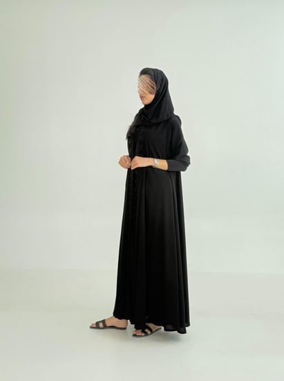 عباية فرحه بقماش ملكي بتطريز كرز دبل كلوش اسود 2