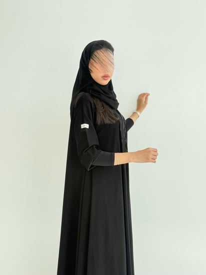 عباية فرحه بقماش ملكي بتطريز كرز دبل كلوش اسود 2