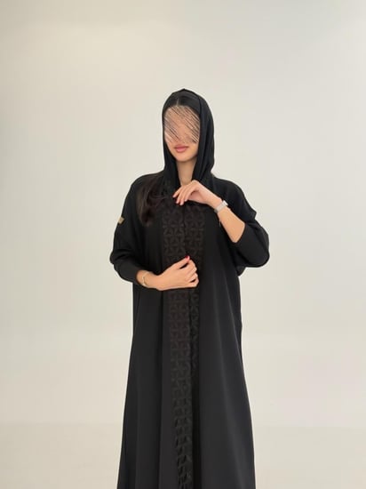 عباية وسين بقماش انترنت بتطريز نجوم كم استرتش اسود