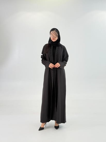 عباية جوراي بقماش كريب باربي مزين بشك اسود