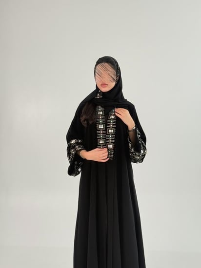 عباية غاديا بقماش كريب الابداع تدخيلات مخمل مطرز 1