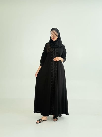 عباية فرحه بقماش ملكي بتطريز كرز دبل كلوش اسود 2