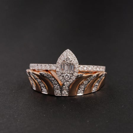 خاتم ذهب عيار 18 مزين بالألماس الابيض