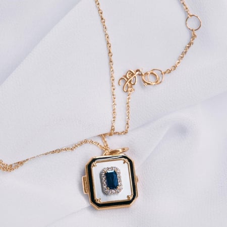 سلسال ذهب عيار 18 مزين بالألماس والاحجار الكريمة