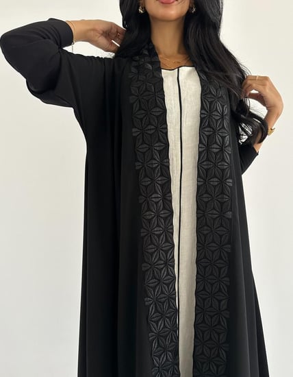 كريب صيفي مطرز اسود كلوش اكمام استرتش ضيقة