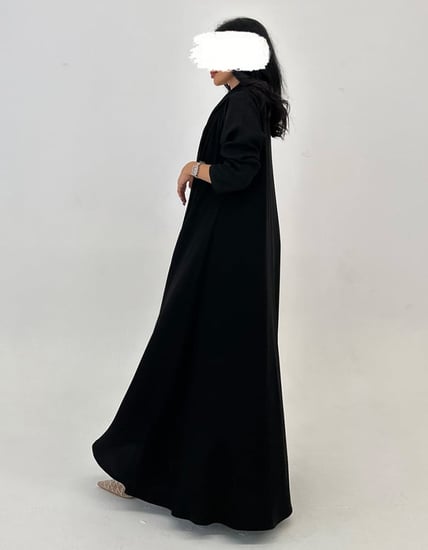 عباية كريب فاحم أسود كلوش أكمام ضيقه بلمعه