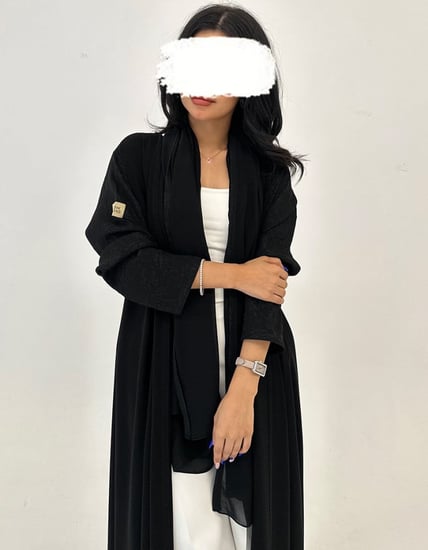 عباية كريب فاحم أسود كلوش أكمام ضيقه بلمعه
