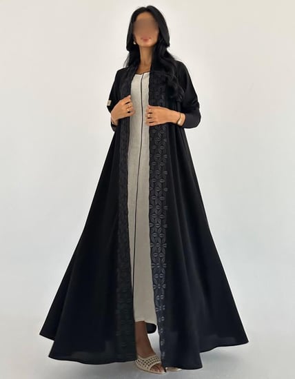 كريب صيفي مطرز اسود كلوش اكمام استرتش ضيقة