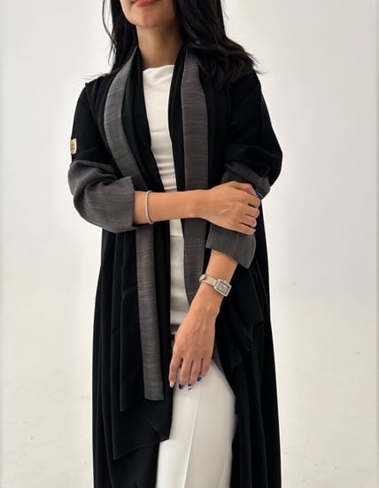 عباية كلوش أسود فاحم واكمام لنن خيشه