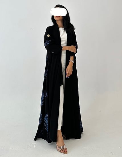 عباية كريب أسود فاحم تطريز عسف أزرق