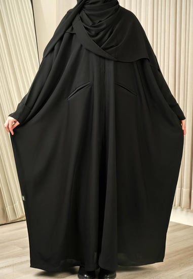 عباية فراشة بجيوب أماميه ( قماش نواعم )