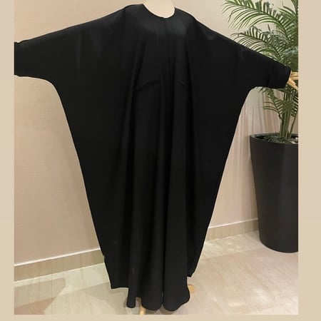 عباية فراشة بجيوب أماميه ( قماش نواعم )