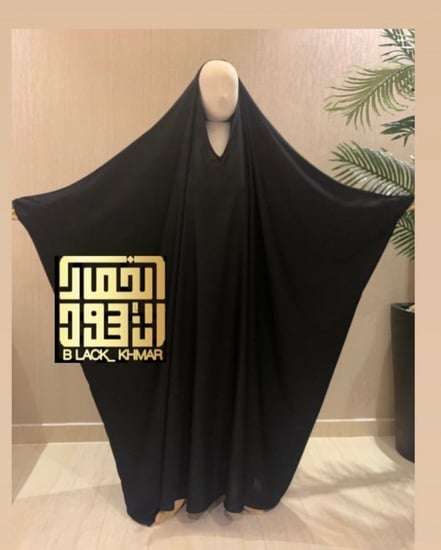 عباية رأس ساده بكم فراشه قماش نواعم ( تتوفر مفتوحه بأزره او مغلقه )