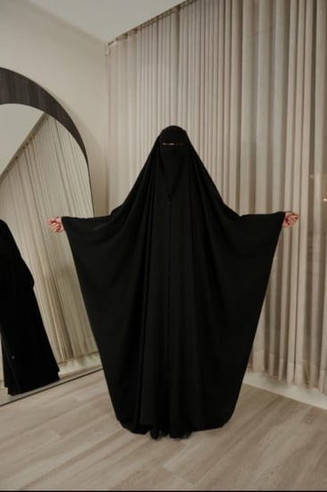 عباية رأس ساده بكم بشت قماش نواعم ( تتوفر مفتوحه بأزره او مغلقه )