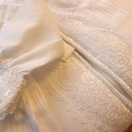 مدس تقديم  استقبال بفستان مع كتابة الإسم