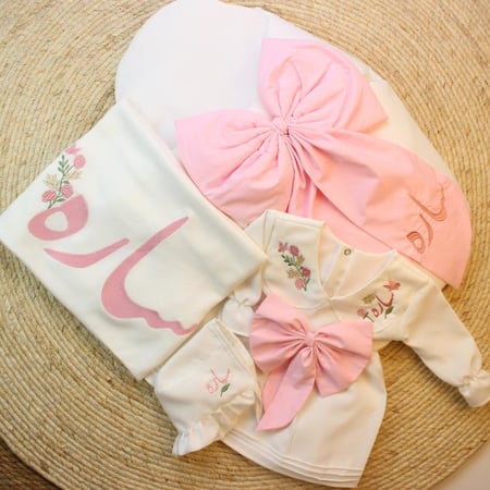 طقم مواليد 4 قطع بتطريز الاسم