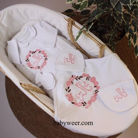 طقم الورد مع سلة موسى للمواليد البنات
