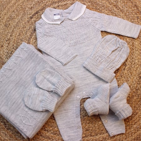 طقم تريكو لحديثي الولادة صوف شتوي لون رمادي