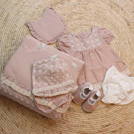 طقم استقبال بناتي 7 قطع قبعة فرنسية وتصميم انيق