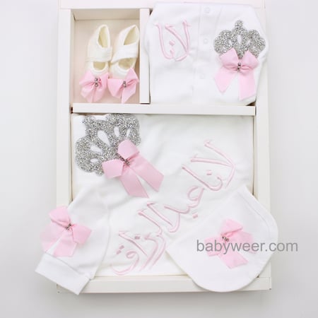 طقم مواليد بنات تاج بتطريز الاسم