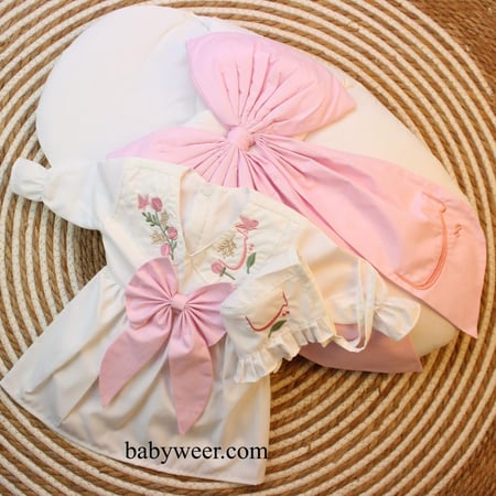 طثم الفيونكة للمواليدالانيق مع التطريز الزهور والاسم تطريز اسم مولودتك