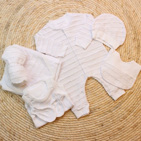 طقم مواليد 7 قطع سادة