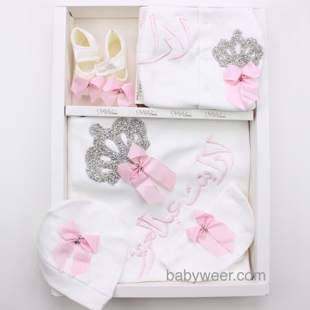 هدايا مواليد بنات بتطريز الاسم