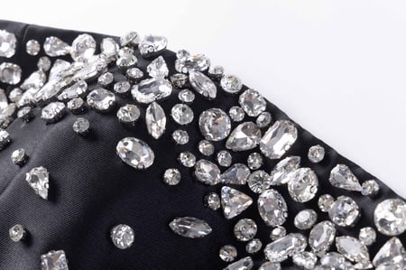 فستان أسود سترابلس