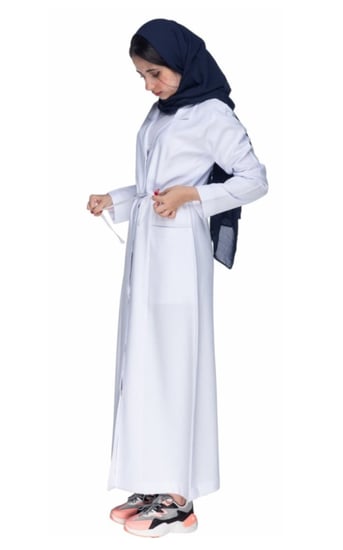 بالطو طبي نسائي أبيض طويل بيور بحزام خصر وقفلة طقطق