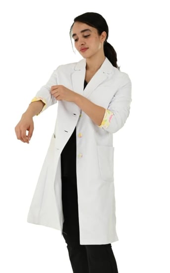 لابكوت طبي نسائي أبيض هناي 35 38 إنش بطيات ملونة وجيوب عملية