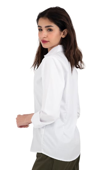 بلوزة مريول ابيض سادة ياقة قلاب روز ستة ازرار وكسرات ناعمة وخامة مريحة