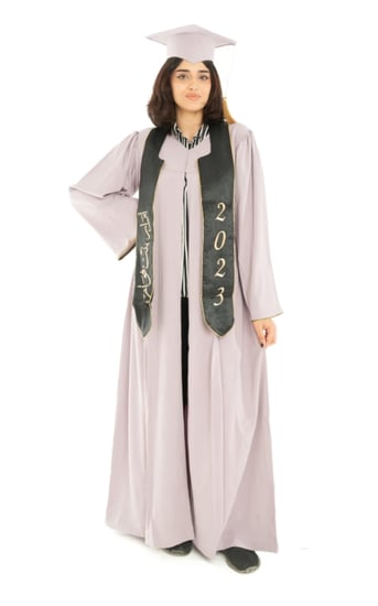 طقم تخرج موف فاتح مع وشاح أسود وكاب تخرج