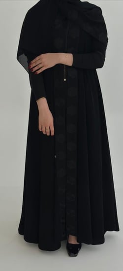 عبايه الورد أسود