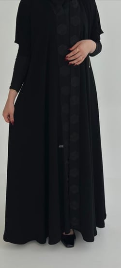 عبايه الورد أسود