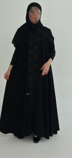 عبايه الورد أسود