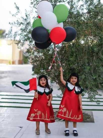 فستان اليوم الوطني الإماراتي