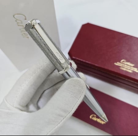 قلم Cartier فضي مزخرف