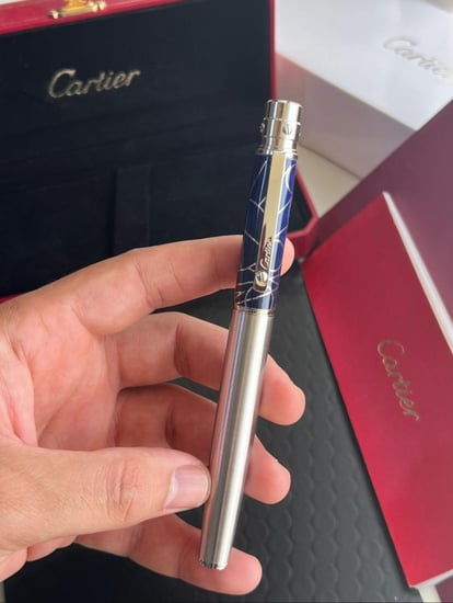 قلم Cartier كحلي فضي بغطاء
