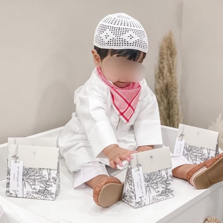 ثوب اطفال مع مريوله الشماغ