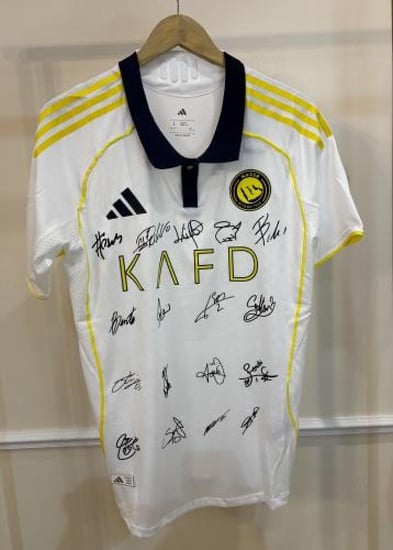 لوحة نادي النصر الابيض بتوقيعات لاعبي الفريق-برواز أنيق جاهز للتعليق