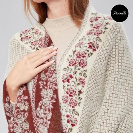 شال فرو أرنب معالج مع صوف كشميري وتركي أرضية سكري معينات صغيرة وزهور أخضر زيتي وعنابي غامق راقي جدًا/ حجم ملكي مقاس 2م× متر natural rabbit fur scarf with Turkish and Kashmiri wool/royal size