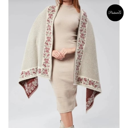 شال فرو أرنب معالج مع صوف كشميري وتركي أرضية سكري معينات صغيرة وزهور أخضر زيتي وعنابي غامق راقي جدًا/ حجم ملكي مقاس 2م× متر natural rabbit fur scarf with Turkish and Kashmiri wool/royal size