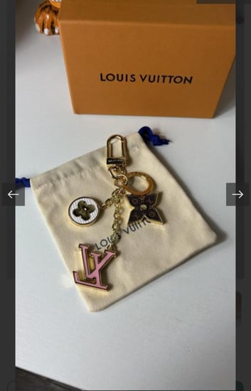 ميدالية لويس فيتون شامل كيس قماشي و بوكس
