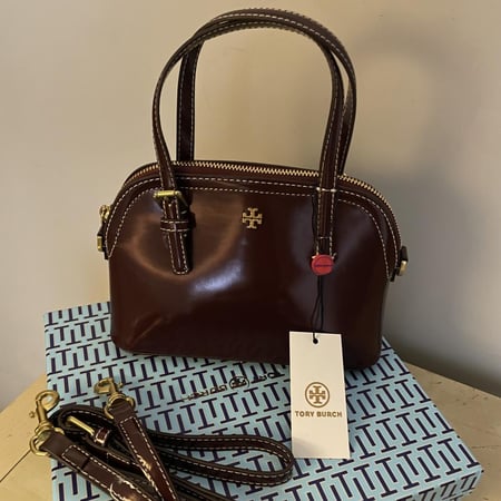 توري بورش - عنابي