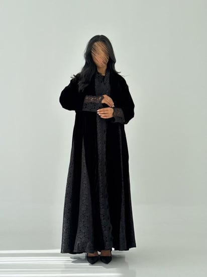 عبايه توق كلوش كامل قماش مخمل بتدخيل دانتيل